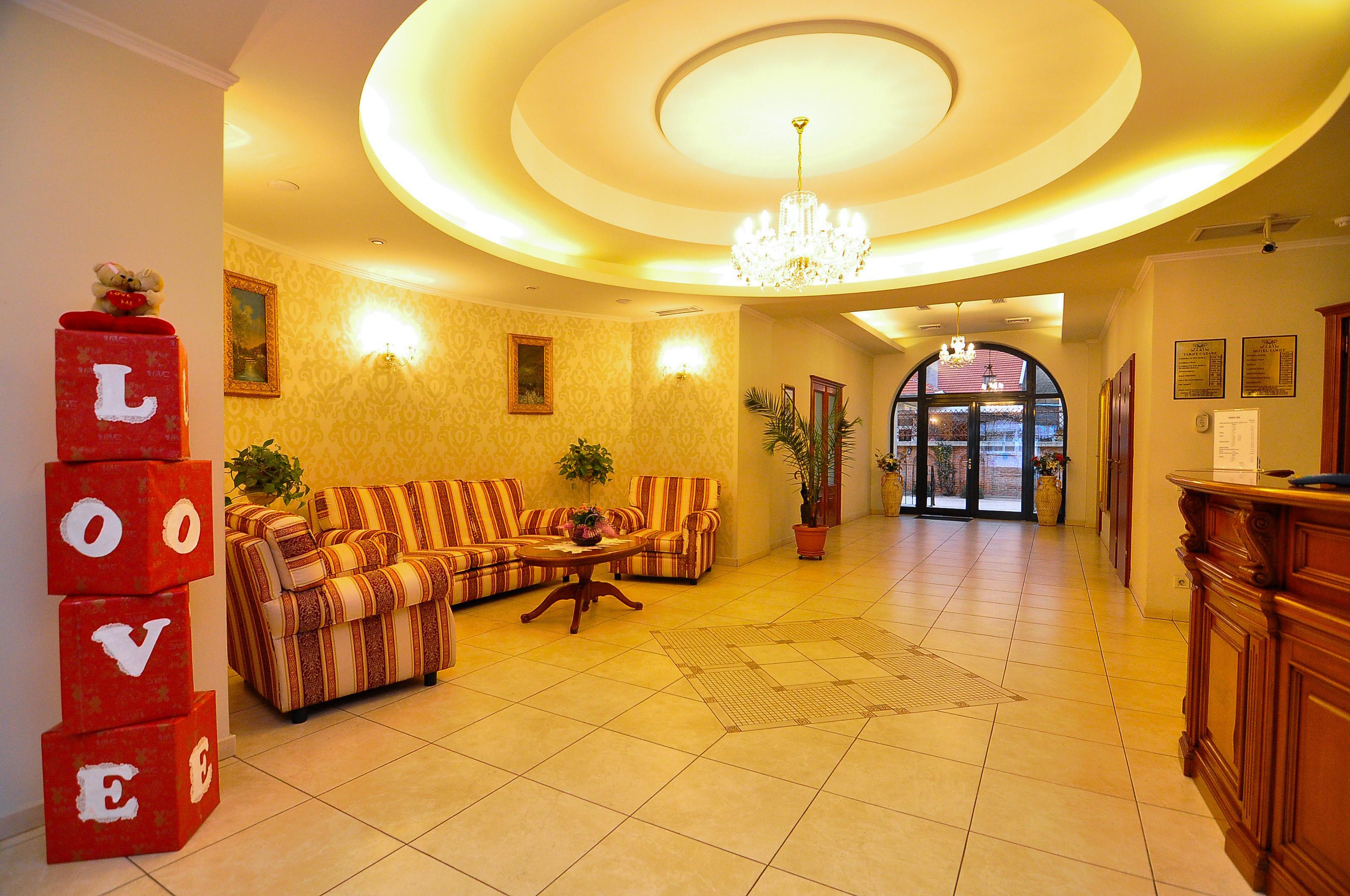Hotel Maxim Oradea Extérieur photo