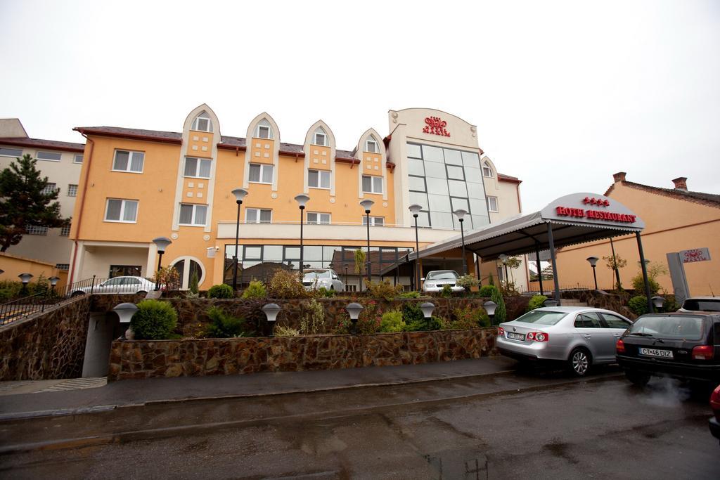 Hotel Maxim Oradea Extérieur photo